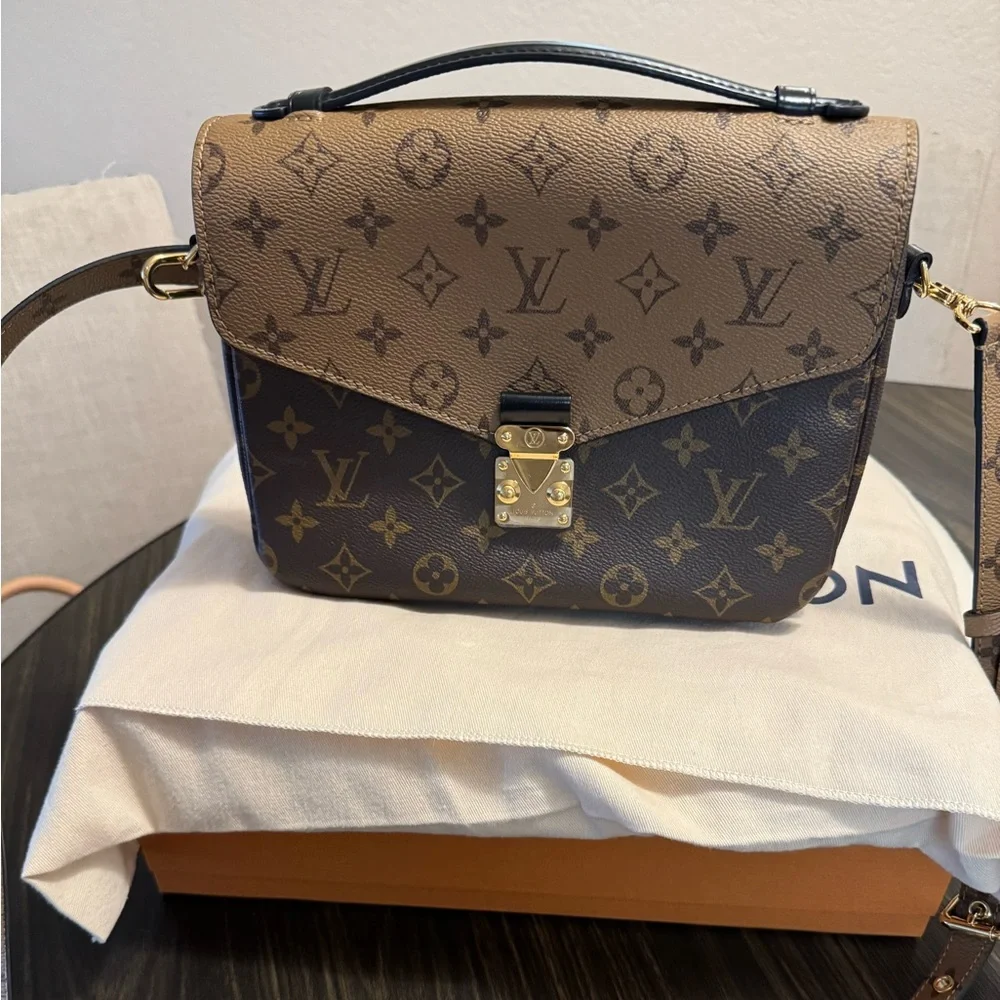 Louis Vuitton Pochette Métis Bag - Picture 3 of 16